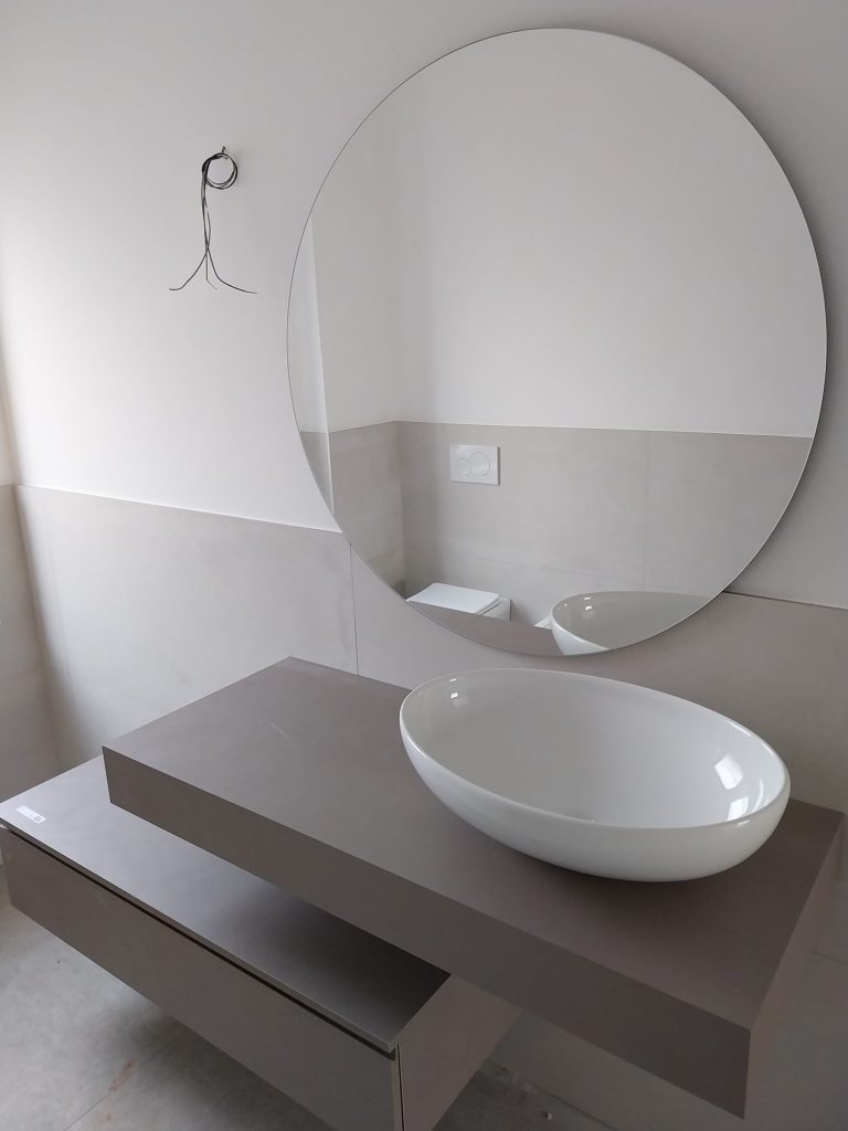 mobile bagno sospeso