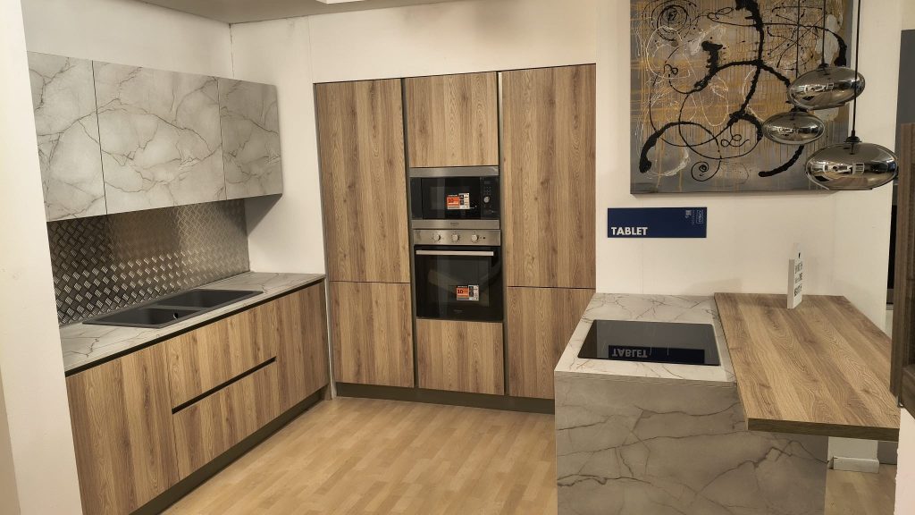 cucina con gola modello tablet gruppo lube linea creo Kitchen